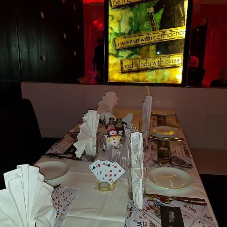 Hotel Mandakini Lush Kanpur Ngoại thất bức ảnh