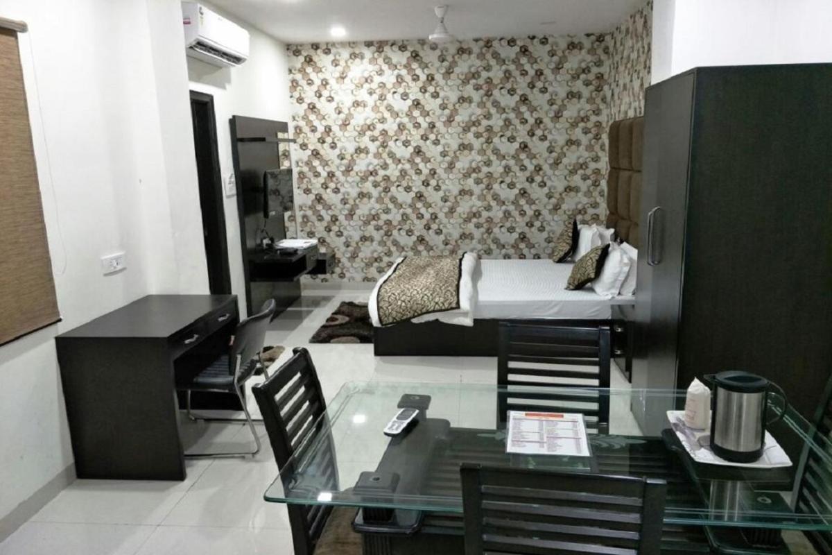 Hotel Mandakini Lush Kanpur Ngoại thất bức ảnh