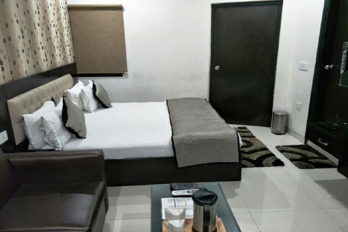 Hotel Mandakini Lush Kanpur Ngoại thất bức ảnh