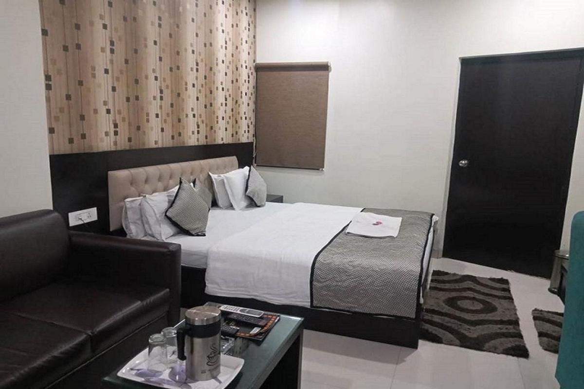 Hotel Mandakini Lush Kanpur Ngoại thất bức ảnh