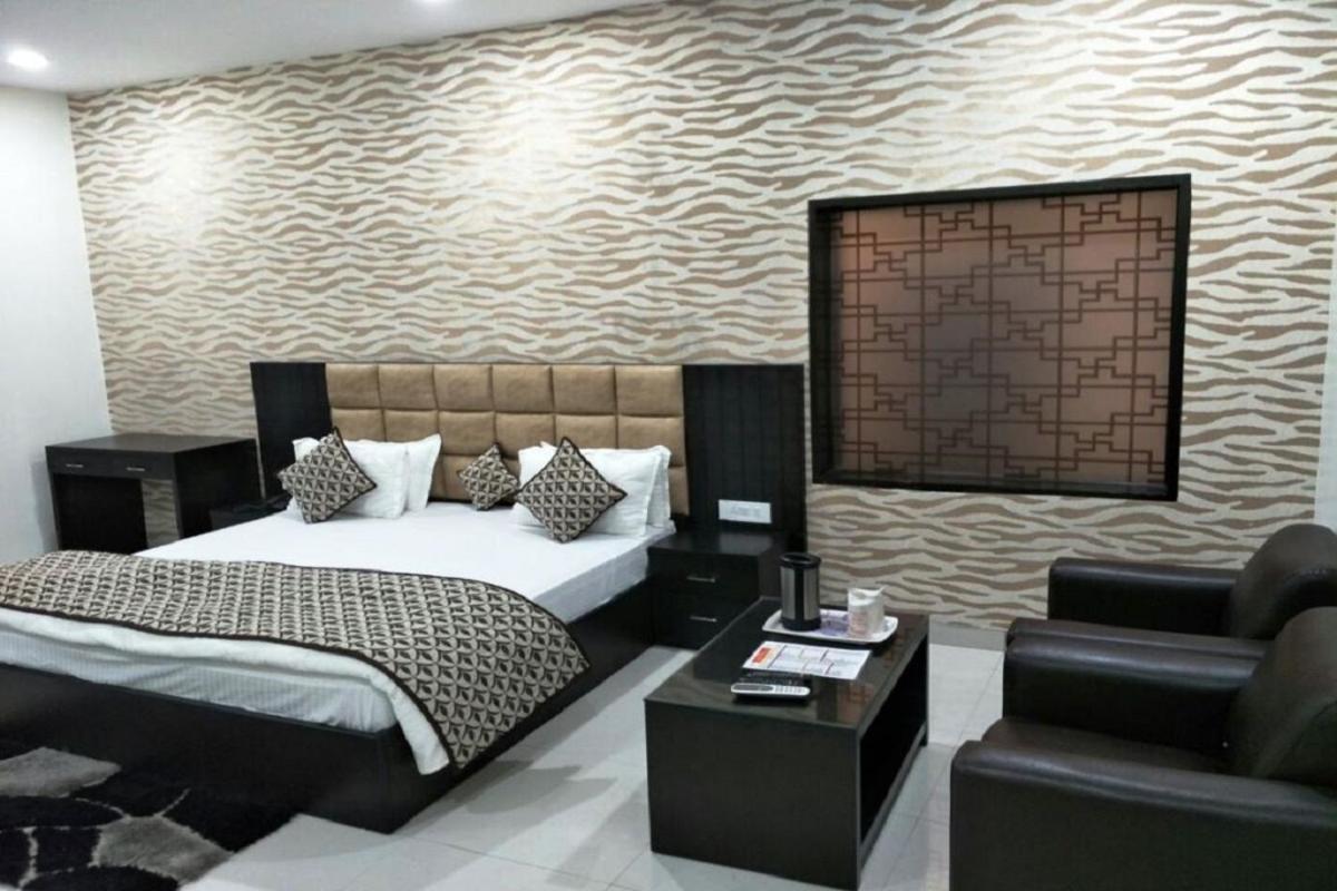 Hotel Mandakini Lush Kanpur Ngoại thất bức ảnh