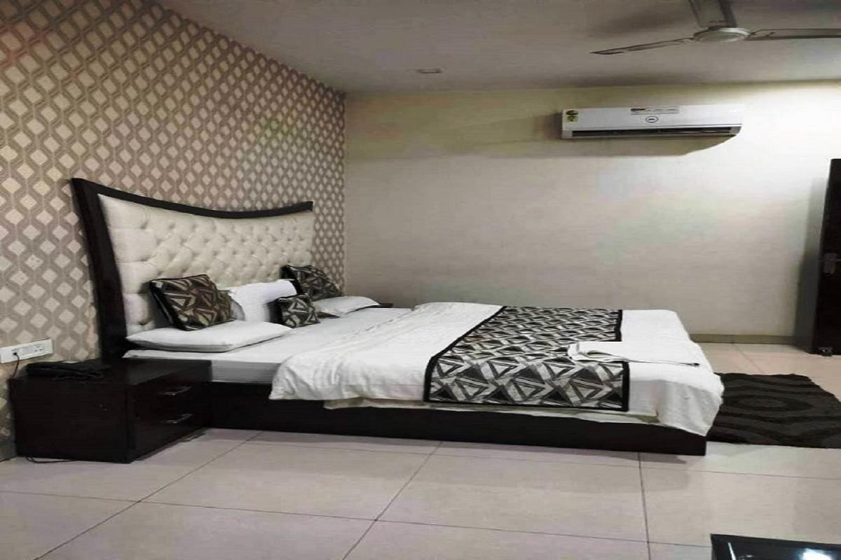 Hotel Mandakini Lush Kanpur Ngoại thất bức ảnh