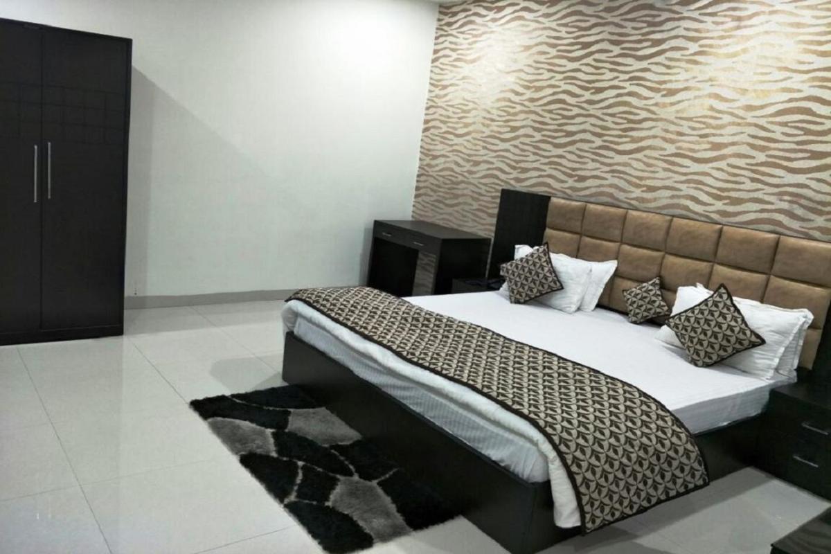 Hotel Mandakini Lush Kanpur Ngoại thất bức ảnh