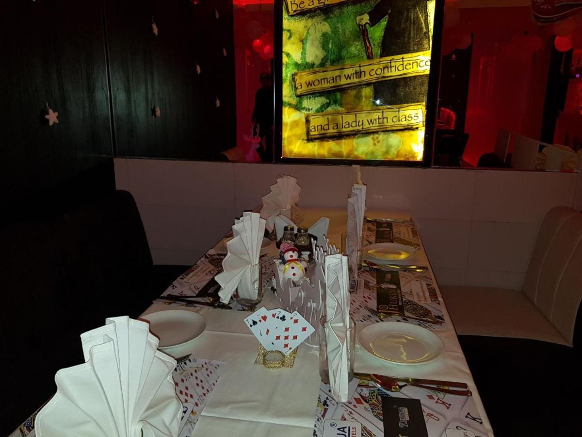 Hotel Mandakini Lush Kanpur Ngoại thất bức ảnh