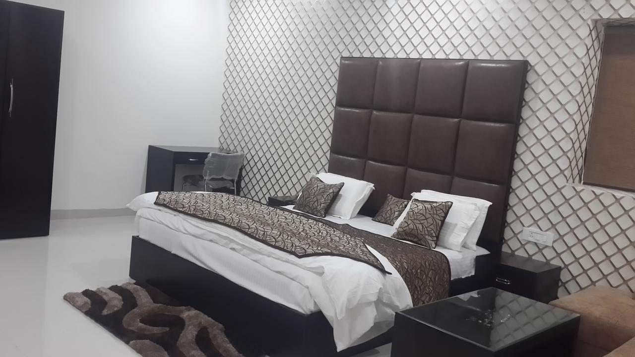 Hotel Mandakini Lush Kanpur Ngoại thất bức ảnh