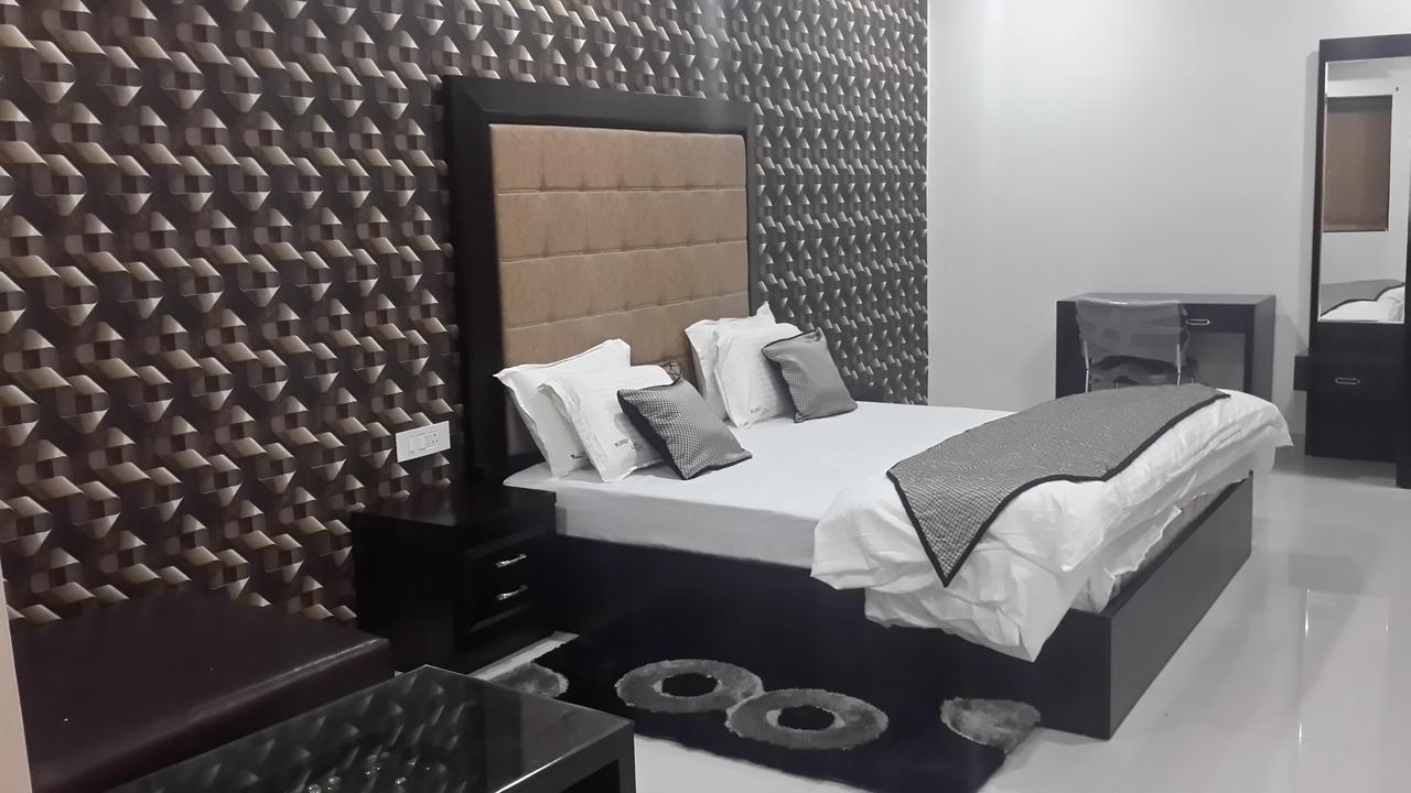 Hotel Mandakini Lush Kanpur Ngoại thất bức ảnh