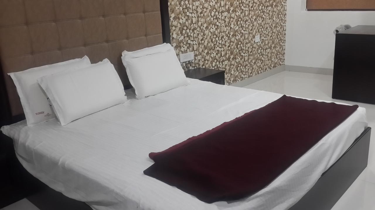 Hotel Mandakini Lush Kanpur Ngoại thất bức ảnh