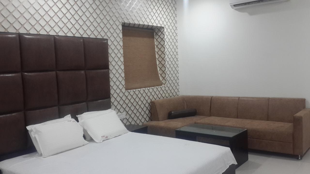 Hotel Mandakini Lush Kanpur Ngoại thất bức ảnh